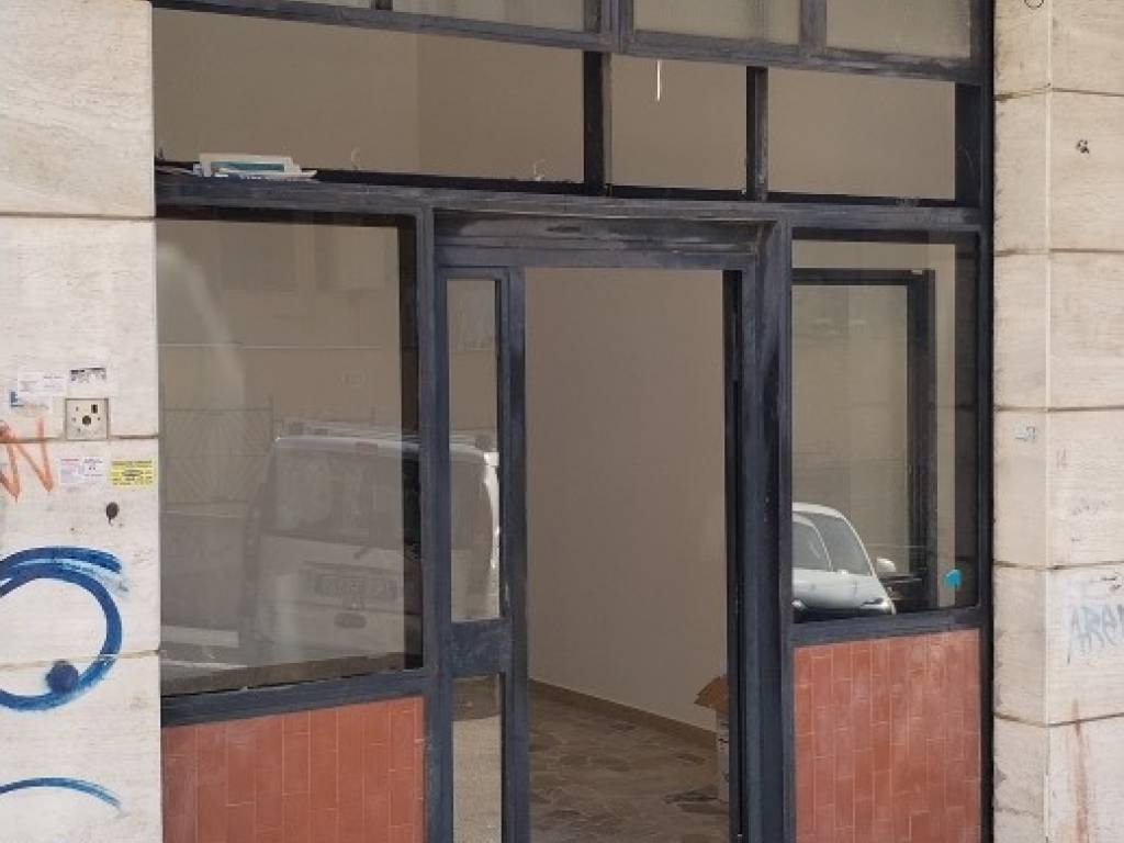 negozio in affitto a Napoli in zona Capodimonte / Colli Aminei