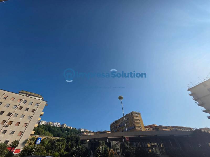 locale commerciale in affitto a Napoli in zona Fuorigrotta