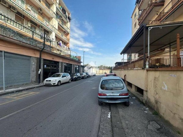 negozio in affitto a Napoli in zona Secondigliano
