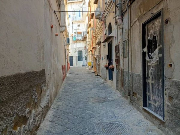 appartamento in affitto a Napoli in zona San Carlo all'Arena