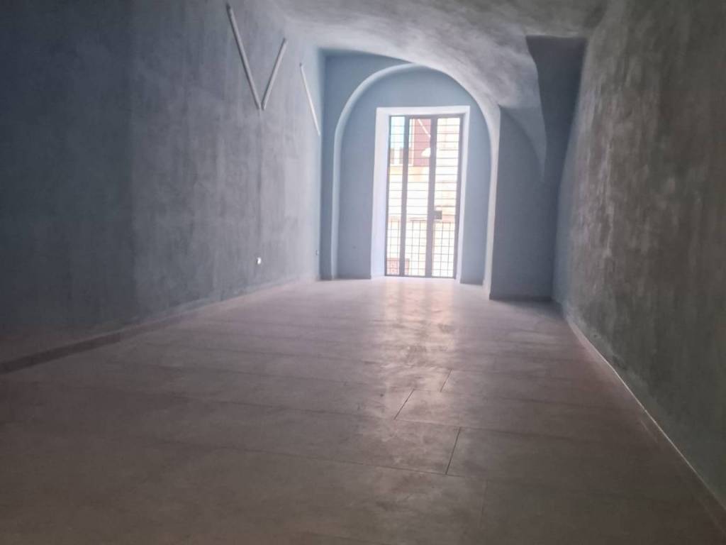 negozio in affitto a Napoli