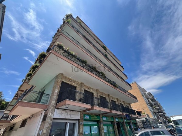 appartamento in affitto a Napoli in zona Chiaia