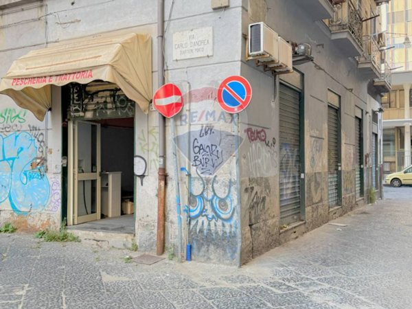 locale commerciale in affitto a Napoli in zona Porto