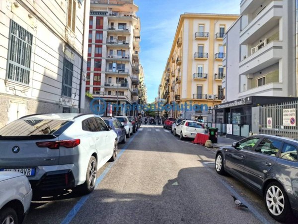 negozio in affitto a Napoli in zona Vomero