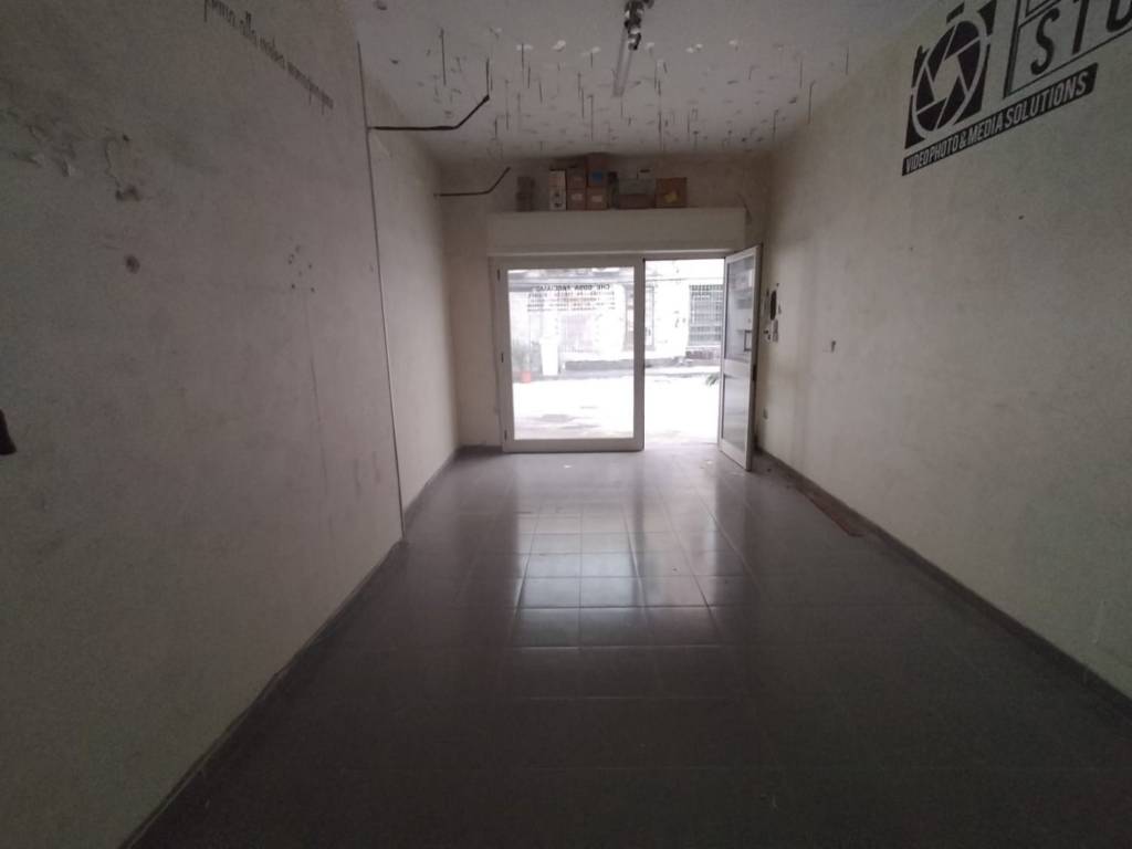 negozio in affitto a Napoli in zona Soccavo