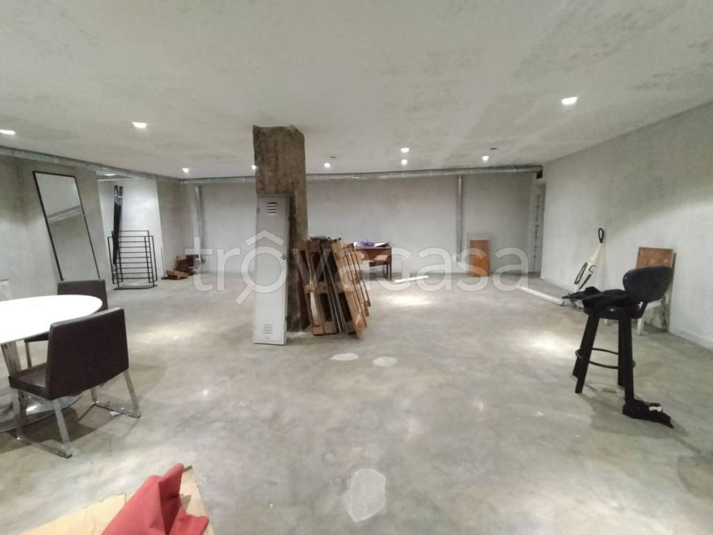 negozio in affitto a Napoli in zona Soccavo