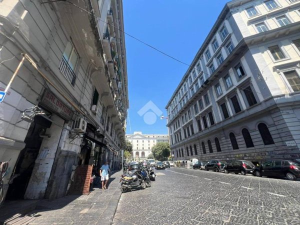 negozio in affitto a Napoli in zona Pendino / San Giuseppe