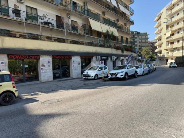 negozio in affitto a Napoli in zona Camaldoli