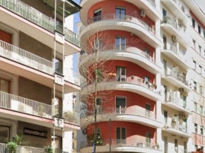 negozio in affitto a Napoli in zona Vomero