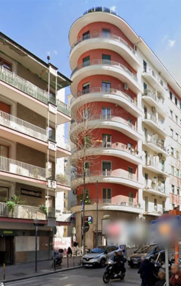 negozio in affitto a Napoli in zona Vomero