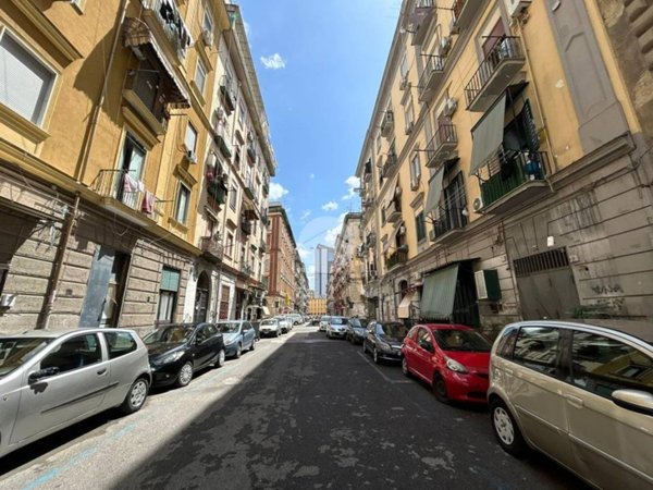 negozio in affitto a Napoli