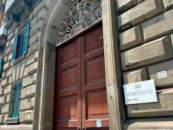 appartamento in affitto a Napoli in zona Chiaia