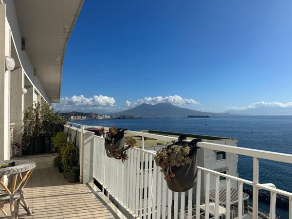 appartamento in affitto a Napoli in zona Chiaia