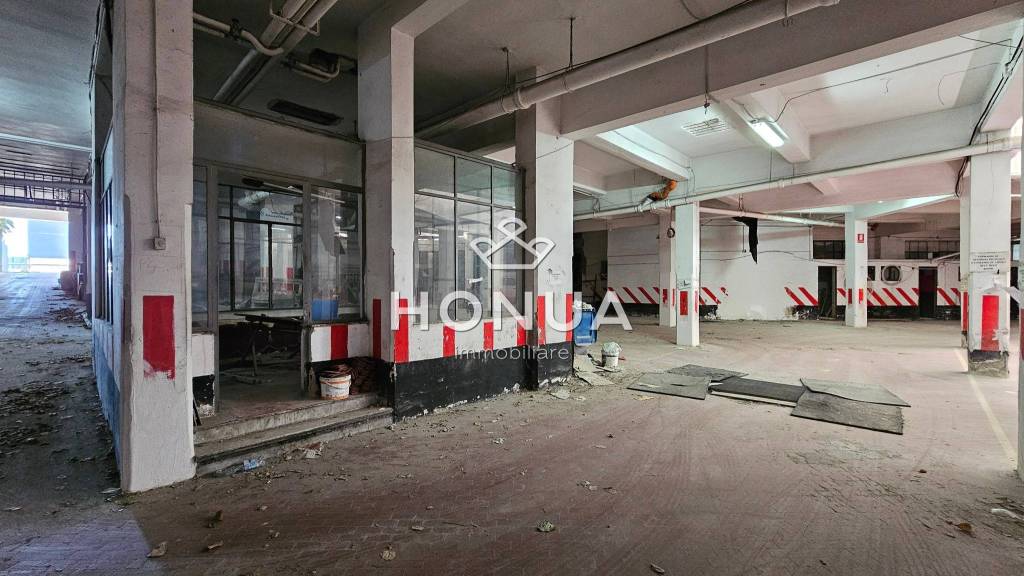 locale commerciale in affitto a Napoli
