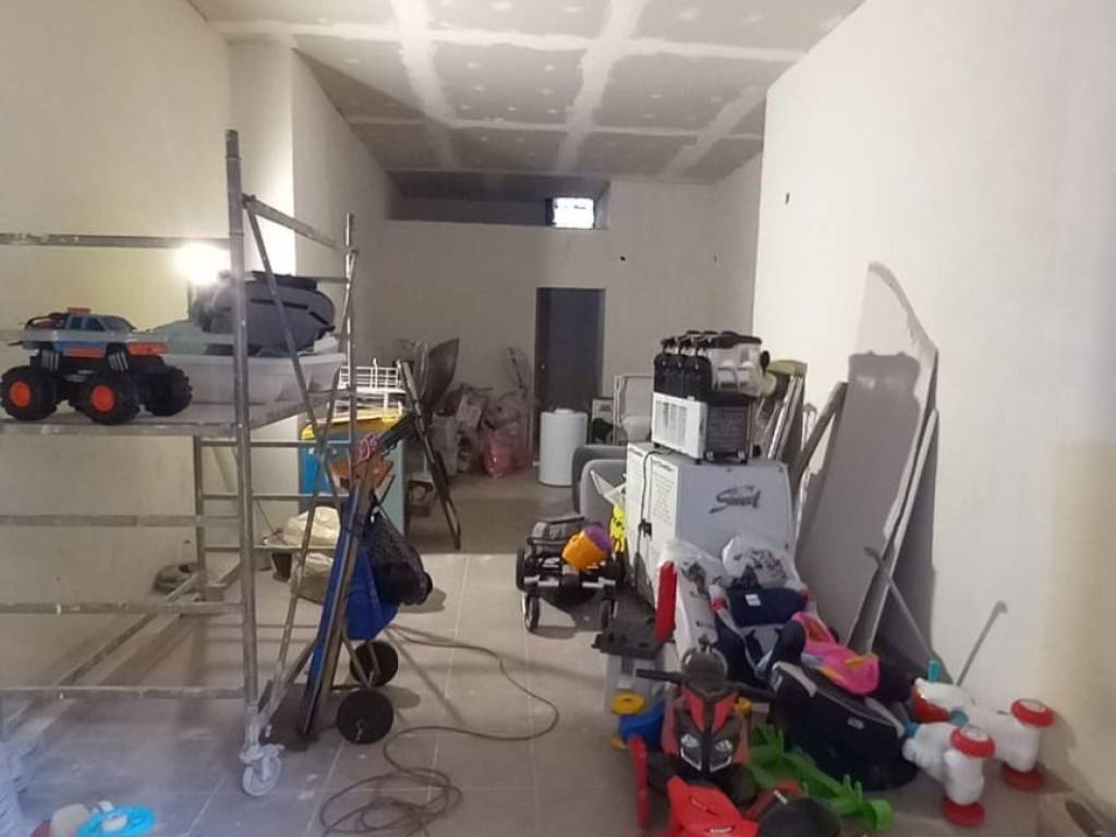 negozio in affitto a Napoli in zona Pianura