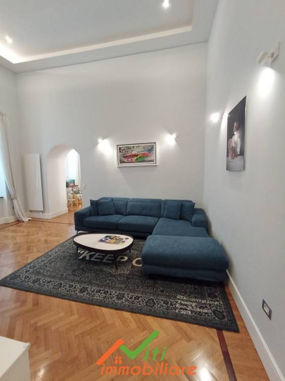 appartamento in affitto a Napoli in zona Chiaia