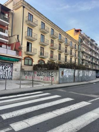 negozio in affitto a Napoli in zona Barra