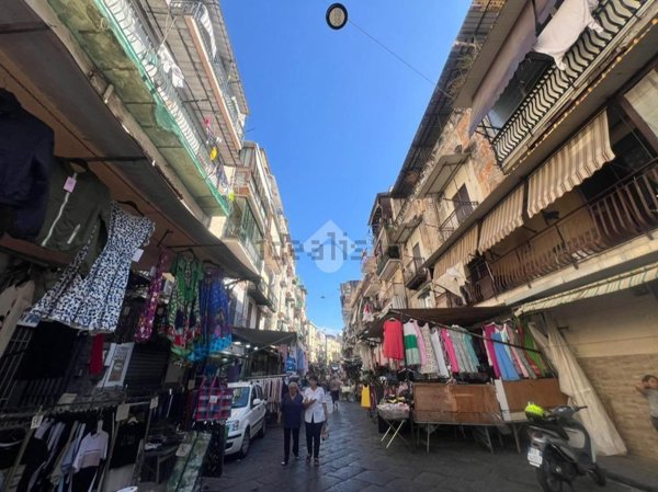locale commerciale in affitto a Napoli in zona San Lorenzo