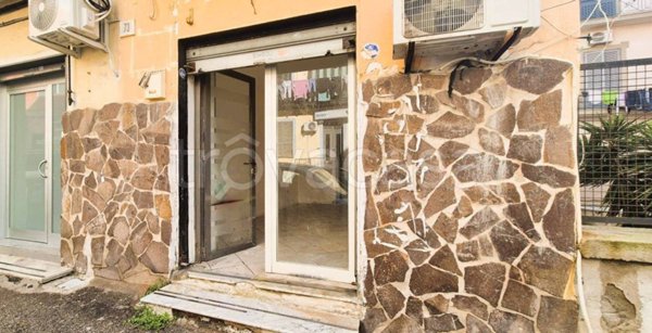 negozio in affitto a Napoli in zona Bagnoli