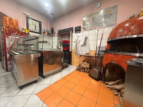 negozio in affitto a Napoli in zona Piscinola