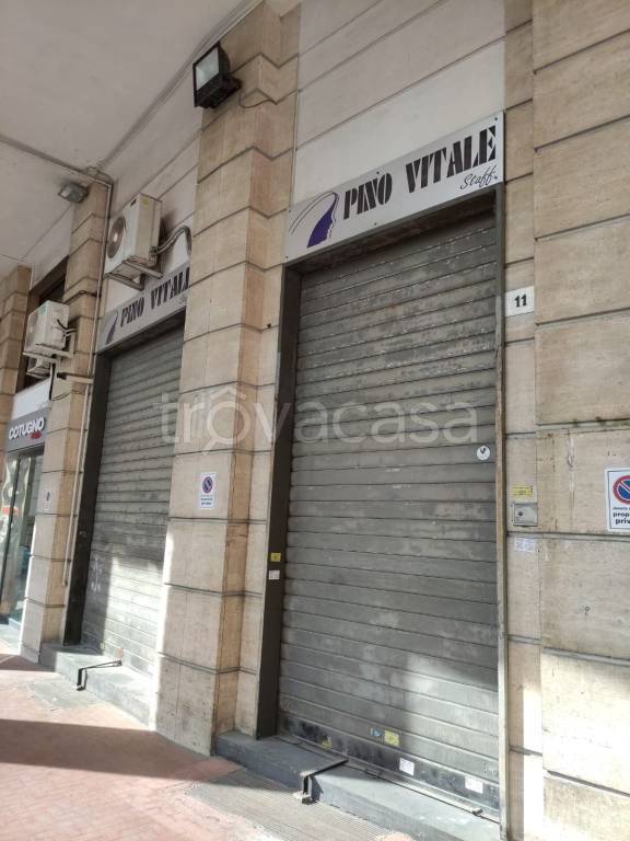 negozio in affitto a Napoli in zona Arenella