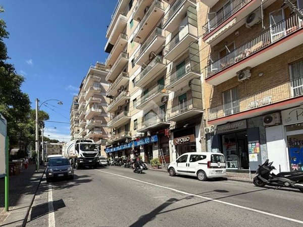 negozio in affitto a Napoli in zona Capodimonte / Colli Aminei
