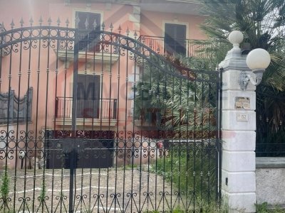 casa indipendente in affitto a Napoli
