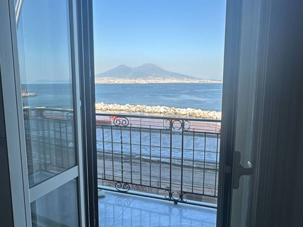 ufficio in affitto a Napoli in zona Chiaia