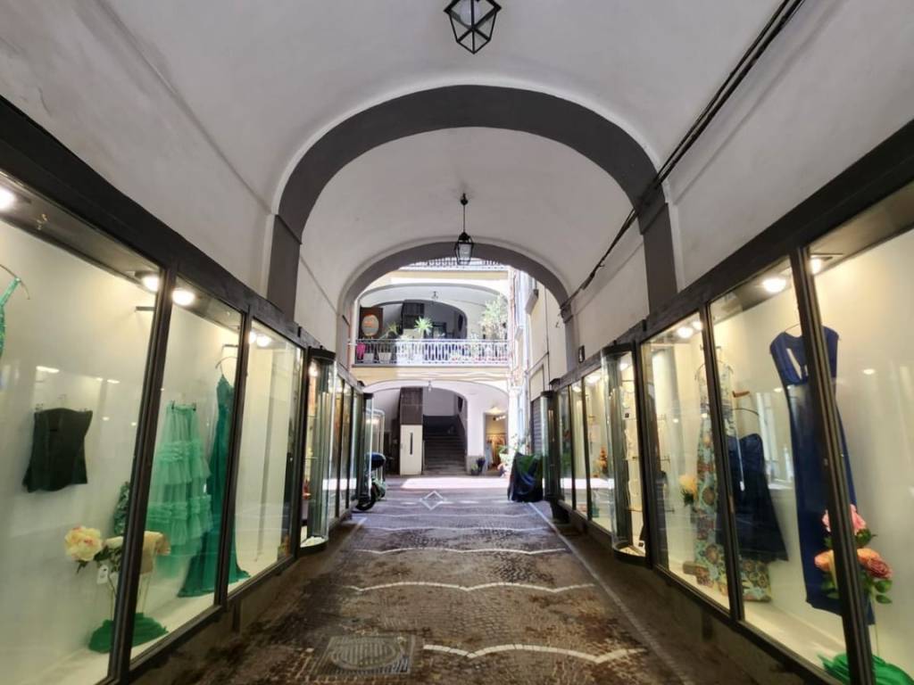 appartamento in affitto a Napoli in zona Chiaia