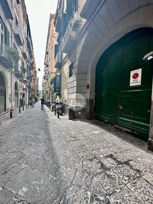 appartamento in affitto a Napoli in zona Chiaia