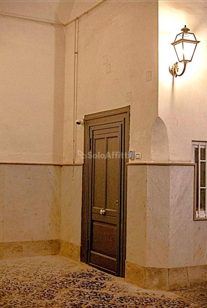appartamento in affitto a Napoli in zona Chiaia