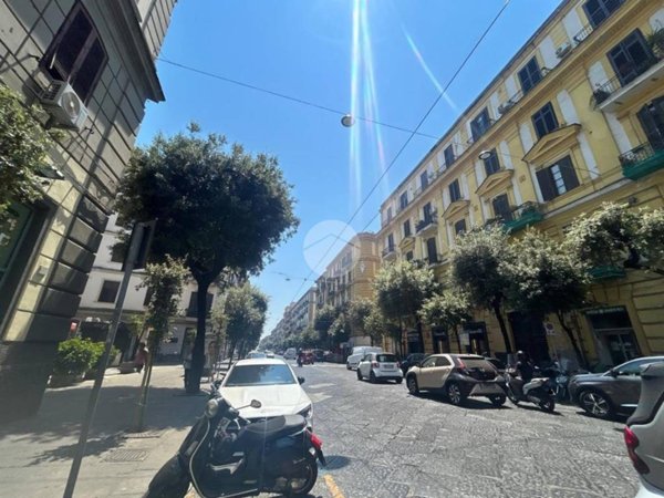 negozio in affitto a Napoli in zona Pendino / San Giuseppe