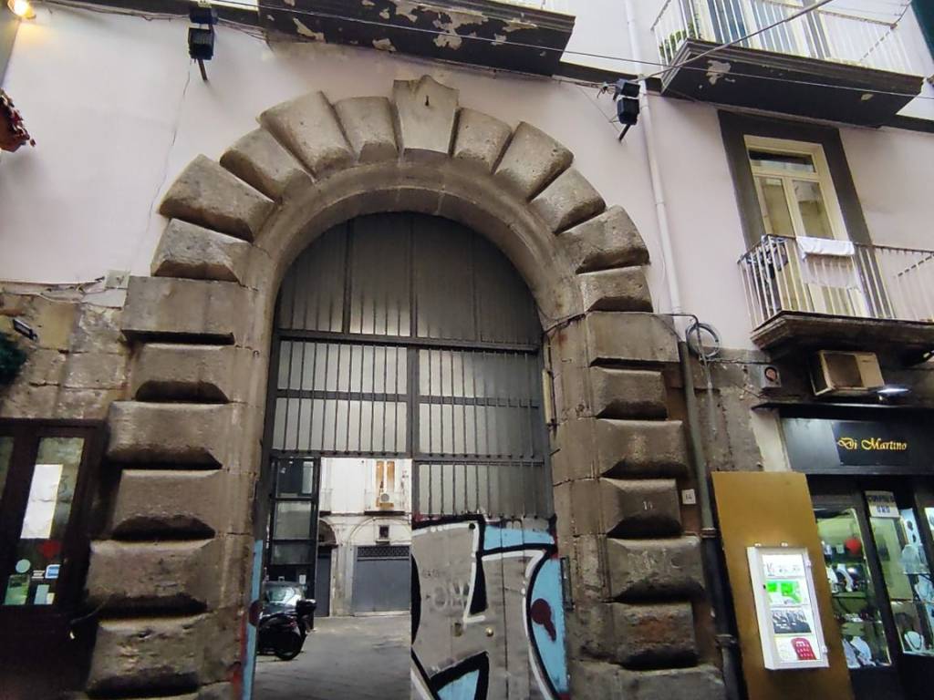 negozio in affitto a Napoli