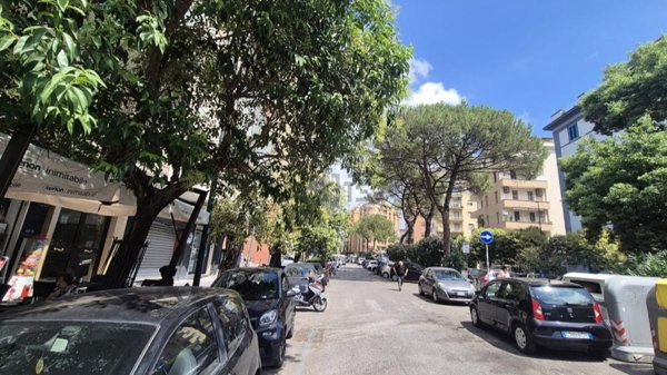 locale commerciale in affitto a Napoli in zona Arenella