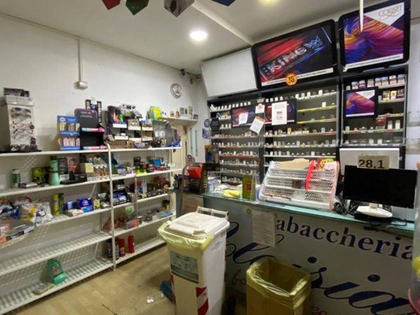 negozio in affitto a Napoli