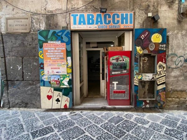 negozio in affitto a Napoli