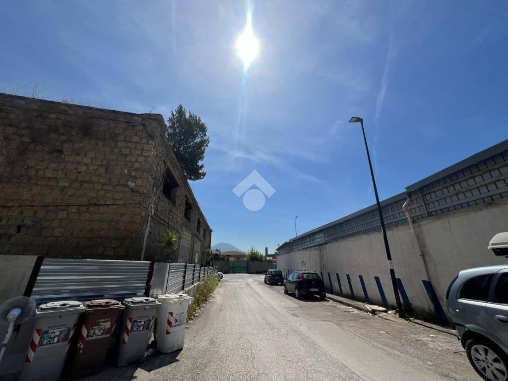 locale commerciale in affitto a Napoli in zona Zona Industriale-Ferrovia