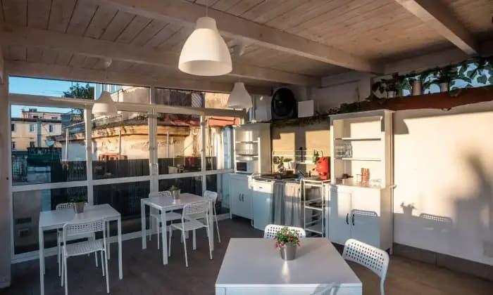 casa indipendente in affitto a Napoli in zona Chiaia