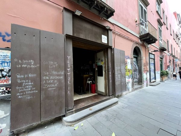 negozio in affitto a Napoli in zona San Lorenzo