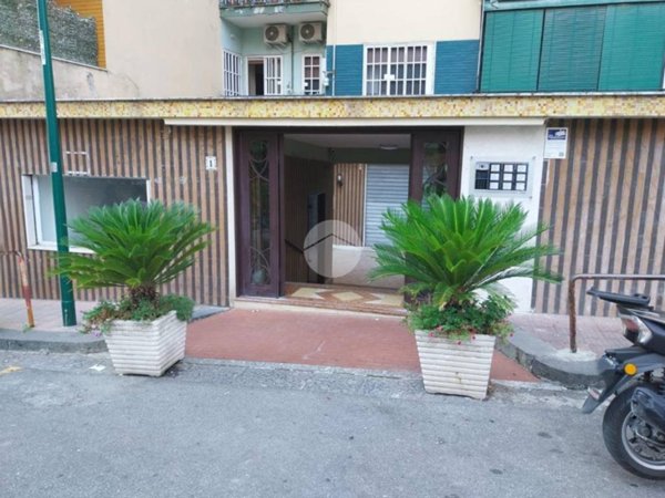 negozio in affitto a Napoli in zona Capodimonte / Colli Aminei