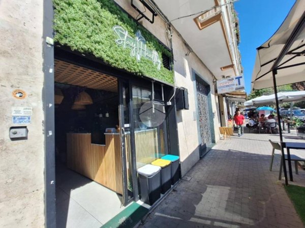 negozio in affitto a Napoli in zona Arenella