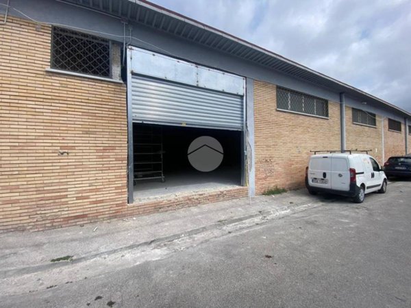 locale commerciale in affitto a Napoli in zona Bagnoli