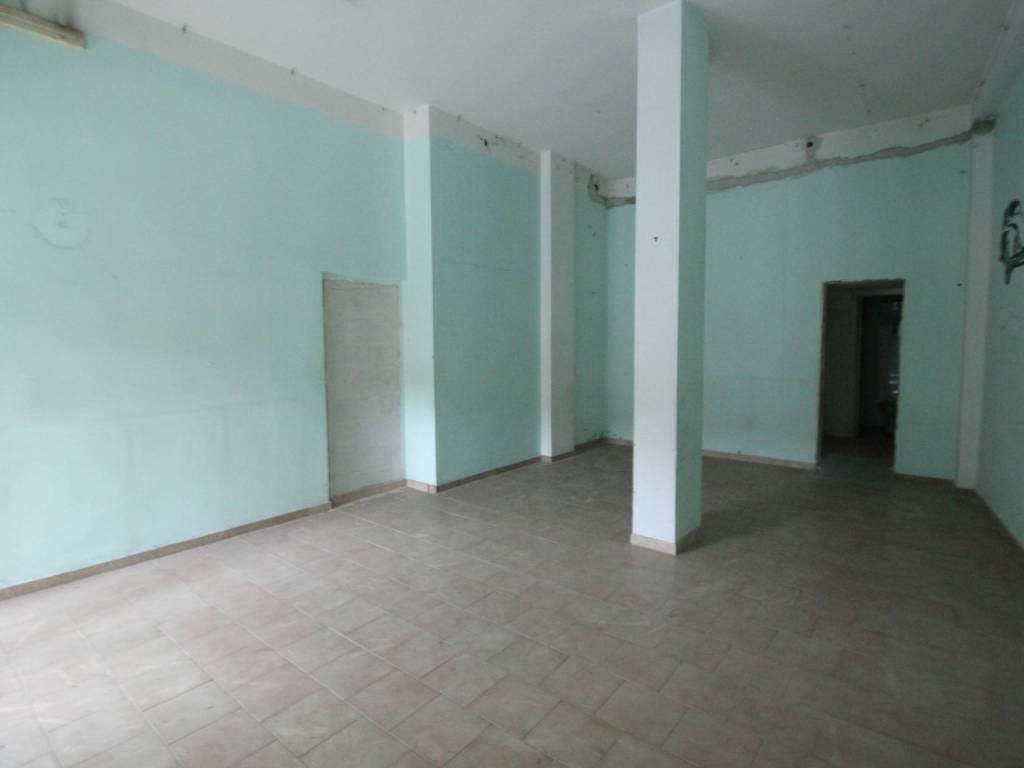 negozio in affitto a Napoli in zona Scampia
