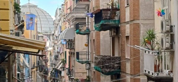 appartamento in affitto a Napoli in zona Chiaia