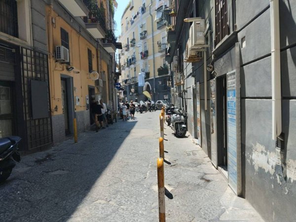 negozio in affitto a Napoli in zona Arenella