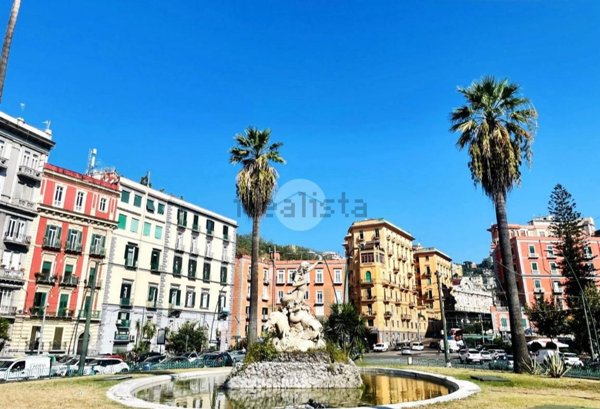 appartamento in affitto a Napoli in zona Chiaia