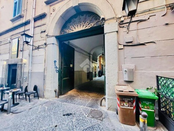 locale commerciale in affitto a Napoli in zona Chiaia