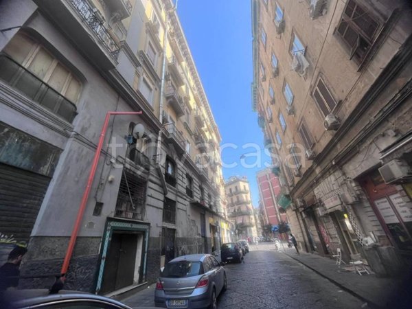 locale di sgombero in affitto a Napoli in zona Pendino / San Giuseppe