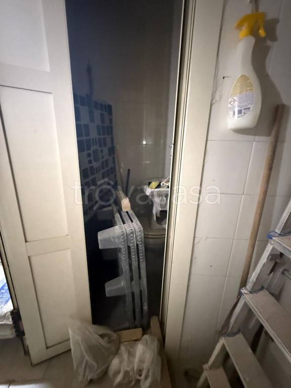 negozio in affitto a Napoli