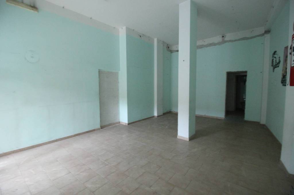 locale commerciale in affitto a Napoli in zona Secondigliano